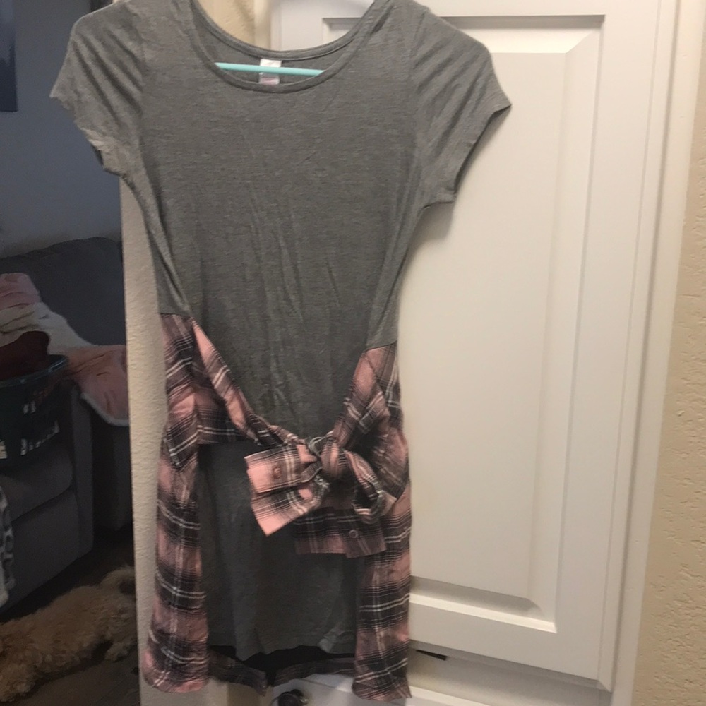 Justice Girls Grey with grey and pink plaid plattern short sleeve dress NWT